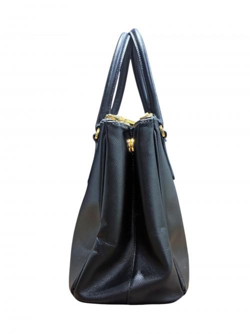 PRADA（プラダ）PRADA (プラダ) ガレリア サフィアーノレザー ミディアムバッグ ブラック サイズ:ミディアムの古着・服飾アイテム