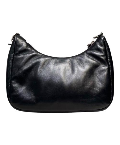 PRADA（プラダ）PRADA (プラダ) ソフトパデッドナッパレザーショルダーバッグ ブラックの古着・服飾アイテム