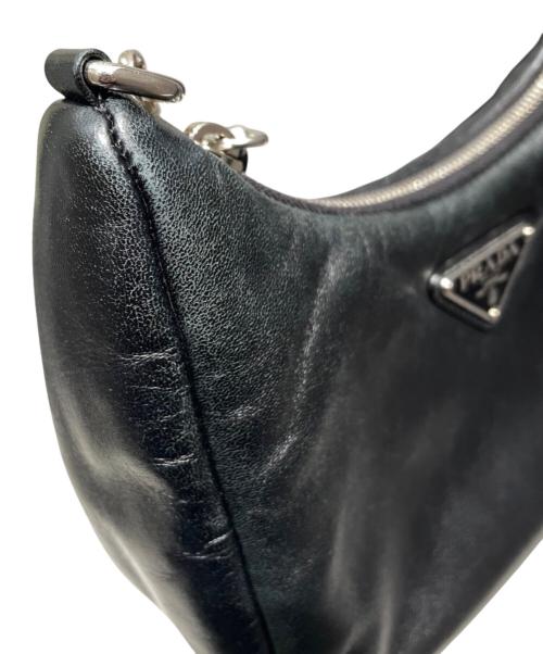 PRADA（プラダ）PRADA (プラダ) ソフトパデッドナッパレザーショルダーバッグ ブラックの古着・服飾アイテム