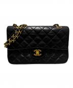 CHANELシャネル）の古着「Wフラップチェーンショルダーバッグ」｜ブラック×ゴールド金具