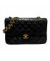 CHANEL（シャネル）の古着「Wフラップチェーンショルダーバッグ」｜ブラック×ゴールド金具