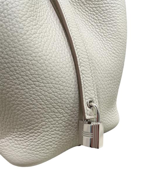 HERMES（エルメス）HERMES (エルメス) ピコタンロックPM/トリヨンクレマンス/アイボリー系/W刻印:2024年製/シルバー金具 エタン サイズ:PMの古着・服飾アイテム