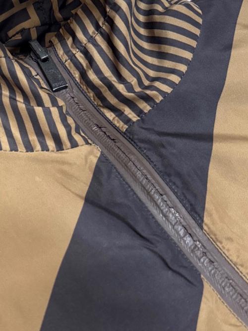 FENDI（フェンディ）FENDI (フェンディ) ズッカ柄ナイロンパーカー ブラウン サイズ:46の古着・服飾アイテム