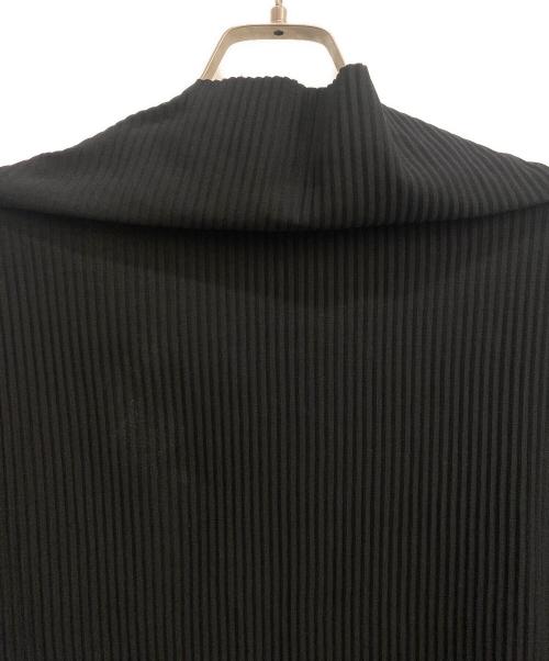 me ISSEY MIYAKE（ミーイッセイ ミヤケ）me ISSEY MIYAKE (ミーイッセイ ミヤケ) プリーツカットソー ブラック サイズ:-の古着・服飾アイテム