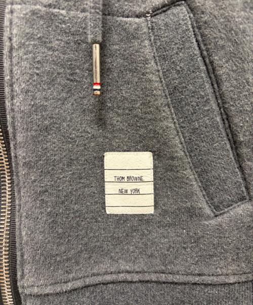 Thom Browne（トムブラウン）Thom Browne (トムブラウン) 4barジップパーカー グレー サイズ:40の古着・服飾アイテム