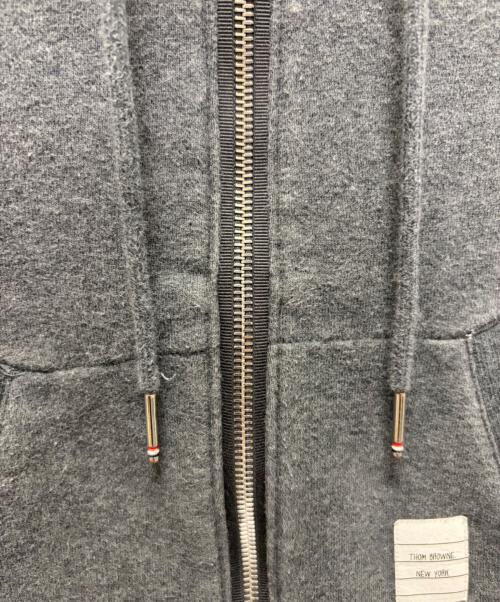 Thom Browne（トムブラウン）Thom Browne (トムブラウン) 4barジップパーカー グレー サイズ:40の古着・服飾アイテム