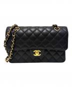 CHANELシャネル）の古着「Wフラップショルダーバッグ」｜ブラック×ゴールド金具
