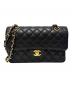 CHANEL（シャネル）の古着「Wフラップショルダーバッグ」｜ブラック×ゴールド金具