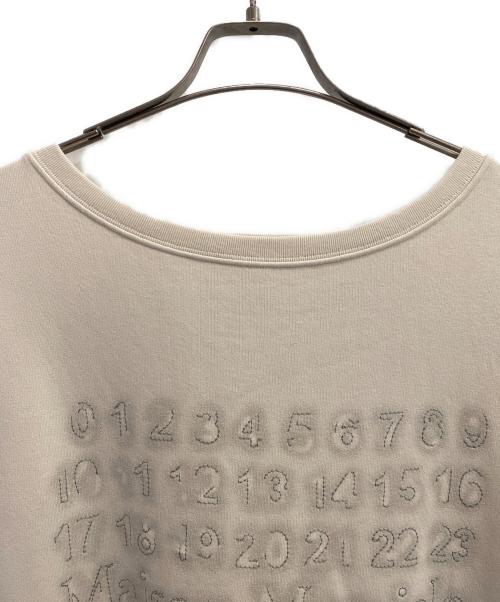 Maison Margiela（メゾンマルジェラ）Maison Margiela (メゾンマルジェラ) EMBROIDERED LOGO CREWNECK SWEATSHIRT ホワイト サイズ:XSの古着・服飾アイテム
