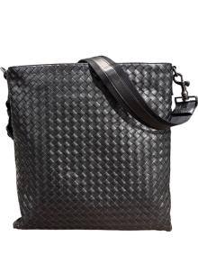 BOTTEGA VENETA（ボッテガベネタ）の古着「イントレチャートショルダーバッグ」｜ブラック