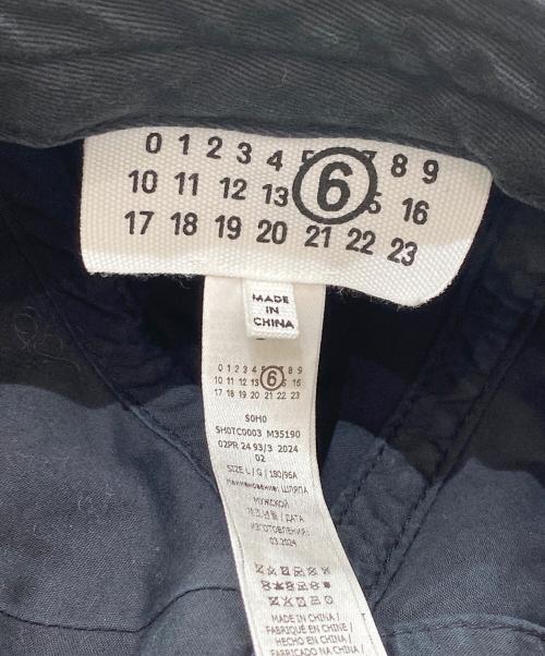 MM6 Maison Margiela（エムエムシックスメゾンマルジェラ）MM6 Maison Margiela (エムエムシックスメゾンマルジェラ) ナンバリングロゴ刺繍キャップ ブラック サイズ:Lの古着・服飾アイテム