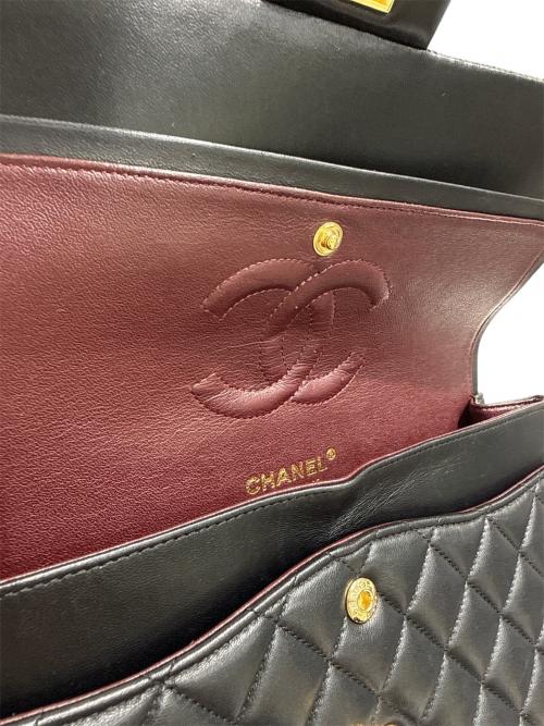 CHANEL（シャネル）CHANEL (シャネル) マトラッセ25/Wフラップチェーンショルダーバッグ ブラック×ゴールド金具 サイズ:25の古着・服飾アイテム