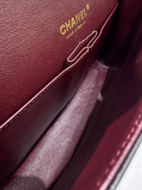 CHANEL（シャネル）CHANEL (シャネル) マトラッセ25/Wフラップチェーンショルダーバッグ ブラック×ゴールド金具 サイズ:25の古着・服飾アイテム