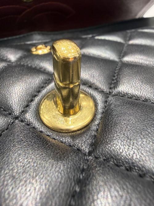 CHANEL（シャネル）CHANEL (シャネル) マトラッセ25/Wフラップチェーンショルダーバッグ ブラック×ゴールド金具 サイズ:25の古着・服飾アイテム