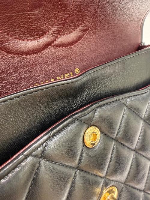 CHANEL（シャネル）CHANEL (シャネル) マトラッセ25/Wフラップチェーンショルダーバッグ ブラック×ゴールド金具 サイズ:25の古着・服飾アイテム
