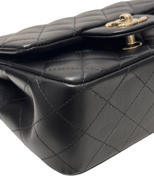 CHANEL（シャネル）CHANEL (シャネル) シングルフラップチェーンショルダーバッグ ブラック×ゴールド金具 サイズ:ミニ/mini/16cmの古着・服飾アイテム