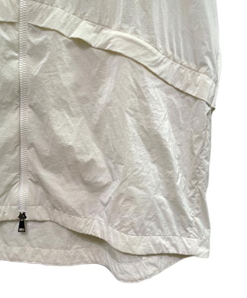 MONCLER（モンクレール）MONCLER (モンクレール) Louvois Hooded Jacket ルーヴォワ フーデッドジャケット/H10931A00076 53A3H ホワイト サイズ:4の古着・服飾アイテム