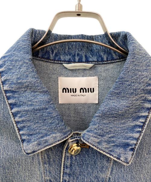 MIU MIU（ミュウミュウ）MIU MIU (ミュウミュウ) エンボスロゴデニムジャケット インディゴ サイズ:36の古着・服飾アイテム