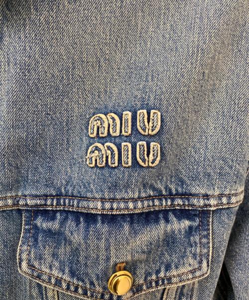 MIU MIU（ミュウミュウ）MIU MIU (ミュウミュウ) エンボスロゴデニムジャケット インディゴ サイズ:36の古着・服飾アイテム
