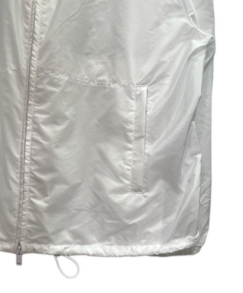 PRADA（プラダ）PRADA (プラダ) トライアングルロゴ ジップアップブルゾン/PRADA Triangle Logo Zip-Up Blouson ホワイト サイズ:XLの古着・服飾アイテム