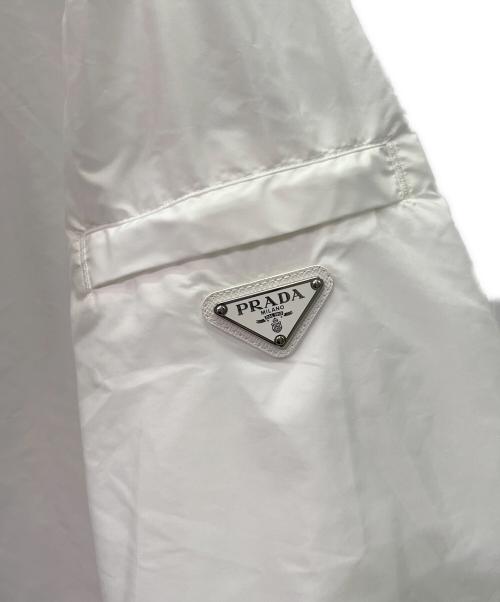 PRADA（プラダ）PRADA (プラダ) トライアングルロゴ ジップアップブルゾン/PRADA Triangle Logo Zip-Up Blouson ホワイト サイズ:XLの古着・服飾アイテム
