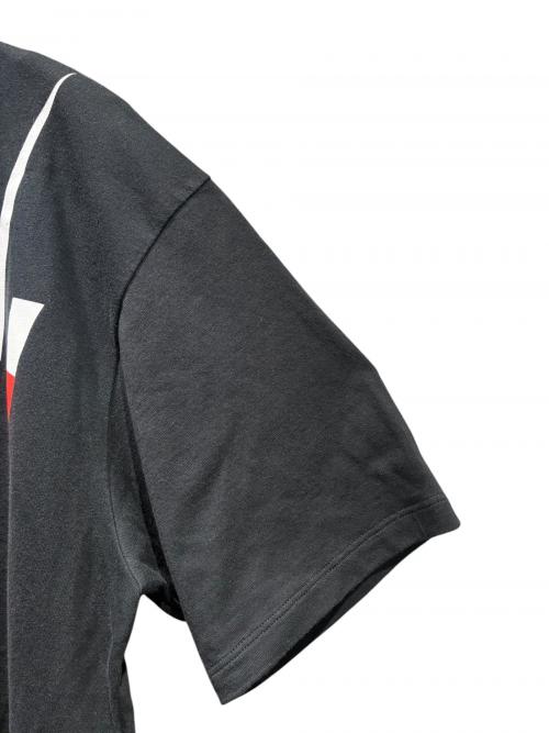 GUCCI（グッチ）GUCCI (グッチ) ブレードロゴTシャツ ブラック サイズ:Mの古着・服飾アイテム