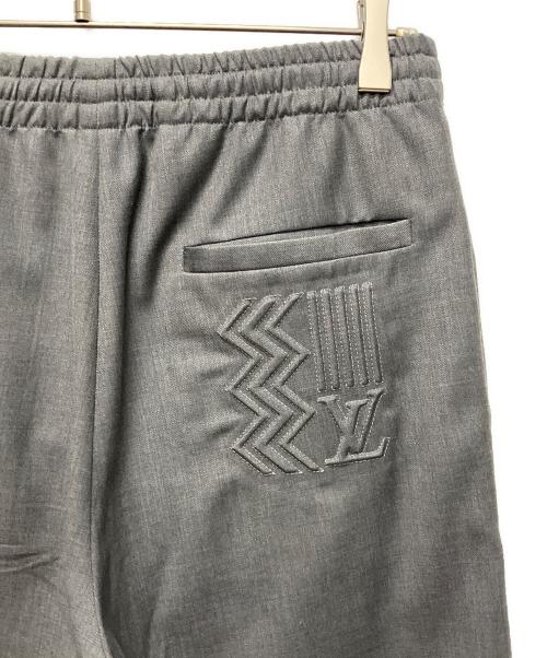 LOUIS VUITTON（ルイ ヴィトン）LOUIS VUITTON (ルイ ヴィトン) エンボス カラコラム パジャマ トラウザー グレー サイズ:36の古着・服飾アイテム