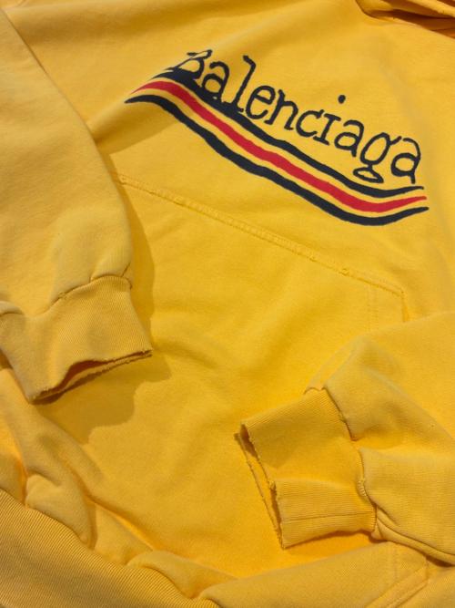 BALENCIAGA（バレンシアガ）BALENCIAGA (バレンシアガ) デストロイキャンペーンロゴスウェットパーカー イエロー サイズ:XXSの古着・服飾アイテム