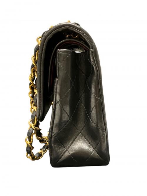 CHANEL（シャネル）CHANEL (シャネル) マトラッセ25/Wフラップチェーンショルダーバッグ ブラック×ゴールド金具 サイズ:25の古着・服飾アイテム