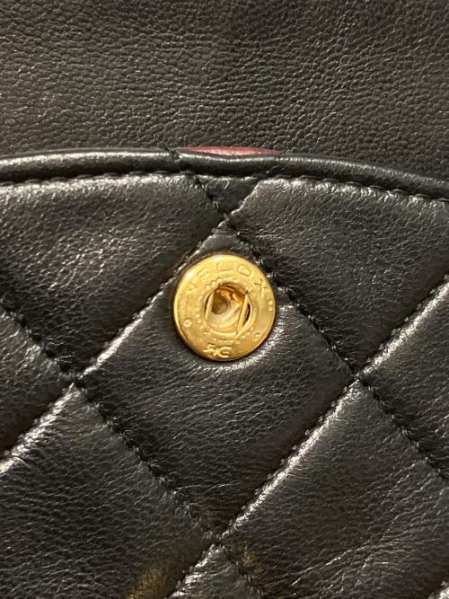 CHANEL（シャネル）CHANEL (シャネル) マトラッセ25/Wフラップチェーンショルダーバッグ ブラック×ゴールド金具 サイズ:25の古着・服飾アイテム