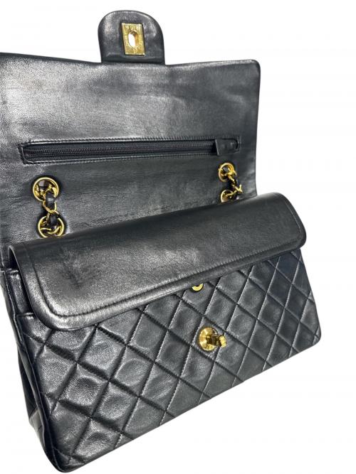 CHANEL（シャネル）CHANEL (シャネル) マトラッセ25/Wフラップチェーンショルダーバッグ ブラック×ゴールド金具 サイズ:25の古着・服飾アイテム
