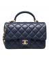 CHANEL（シャネル）の古着「マトラッセ ミニ トップハンドルクラシックハンドバッグ/ネイビー×ゴールド金具」｜ネイビー×ゴールド金具