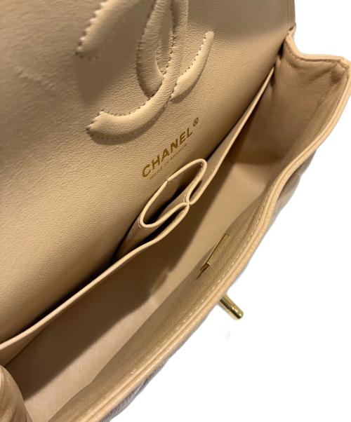 CHANEL（シャネル）CHANEL (シャネル) Wフラップチェーンショルダーバッグ/マトラッセ25/Medium Classic Flap Bag  ベージュ サイズ:25の古着・服飾アイテム