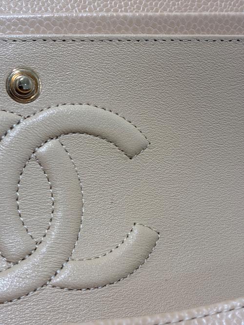 CHANEL（シャネル）CHANEL (シャネル) Wフラップチェーンショルダーバッグ/マトラッセ25/Medium Classic Flap Bag  ベージュ サイズ:25の古着・服飾アイテム