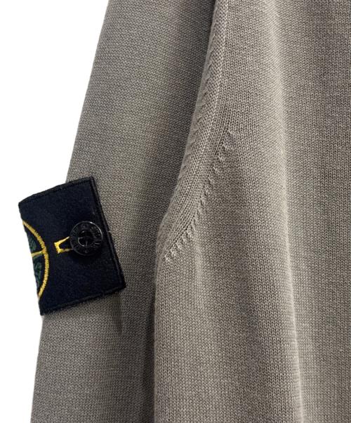 STONE ISLAND（ストーンアイランド）STONE ISLAND (ストーンアイランド) VネックTシャツ グレー サイズ:Sの古着・服飾アイテム