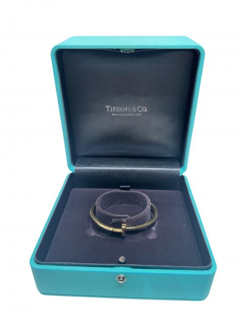 TIFFANY & Co.（ティファニー）TIFFANY & Co. (ティファニー) Tワン ナロー ヒンジ ブレスレットの古着・服飾アイテム