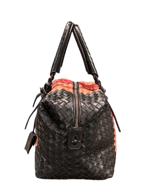 BOTTEGA VENETA（ボッテガベネタ）BOTTEGA VENETA (ボッテガベネタ) イントレチャートハンドバッグ ブラック×ピンクの古着・服飾アイテム