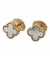 中古・古着 VAN CLEEF & ARPELS (ヴァンクリーフ＆アーペル) Sweet Alhambra earstuds スウィート アルハンブラ ピアス ホワイト マザーオブパール サイズ:スウィートアルハンブラ：400000円