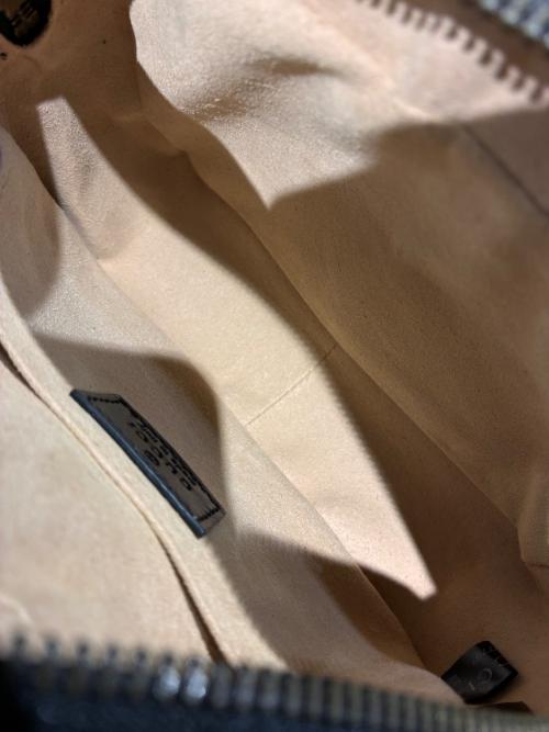GUCCI（グッチ）GUCCI (グッチ) GGマーモント カメラショルダーバッグ ブラックの古着・服飾アイテム