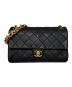 CHANEL（シャネル）の古着「マトラッセ25 / クラシックフラップロゴチェーンショルダーバッグ」｜ブラック