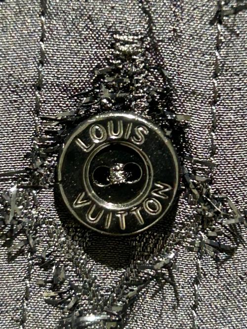 LOUIS VUITTON（ルイ ヴィトン）LOUIS VUITTON (ルイ ヴィトン) Monogram silk shirt/モノグラムシルクシャツ/RW221B XGR FMTO62 ブラック サイズ:40の古着・服飾アイテム