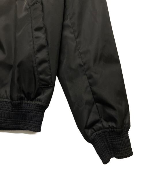 PRADA（プラダ）PRADA (プラダ) Re-Nylon トライアングルロゴプレートライト ボンバージャケット ブラック サイズ:54の古着・服飾アイテム