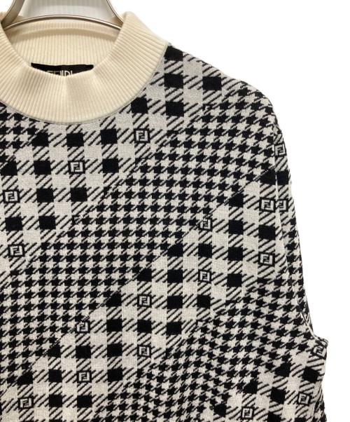 FENDI（フェンディ）FENDI (フェンディ) ロゴバイアスニット ホワイト×ブラック サイズ:46の古着・服飾アイテム