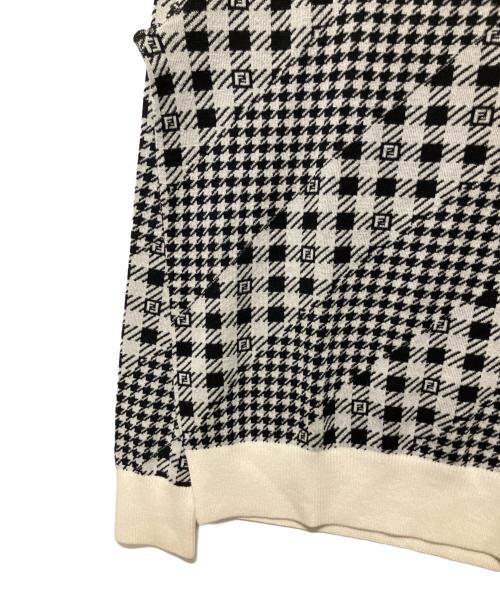 FENDI（フェンディ）FENDI (フェンディ) ロゴバイアスニット ホワイト×ブラック サイズ:46の古着・服飾アイテム
