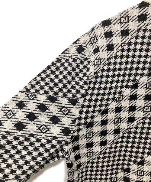 FENDI（フェンディ）FENDI (フェンディ) ロゴバイアスニット ホワイト×ブラック サイズ:46の古着・服飾アイテム