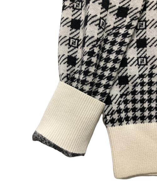 FENDI（フェンディ）FENDI (フェンディ) ロゴバイアスニット ホワイト×ブラック サイズ:46の古着・服飾アイテム