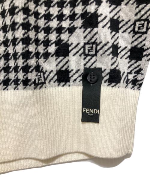 FENDI（フェンディ）FENDI (フェンディ) ロゴバイアスニット ホワイト×ブラック サイズ:46の古着・服飾アイテム