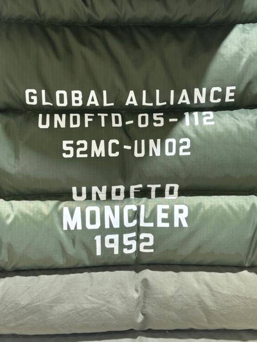 MONCLER GENIUS（モンクレール ジーニアス）MONCLER GENIUS (モンクレール ジーニアス) UNDEFEATED (アンディフィーテッド) ARENSKY/ダウンジャケット オリーブ サイズ:1の古着・服飾アイテム