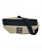 CHANELシャネル）の古着「ショルダーバッグ（スポーツ/バナナバッグ）」｜アイボリー