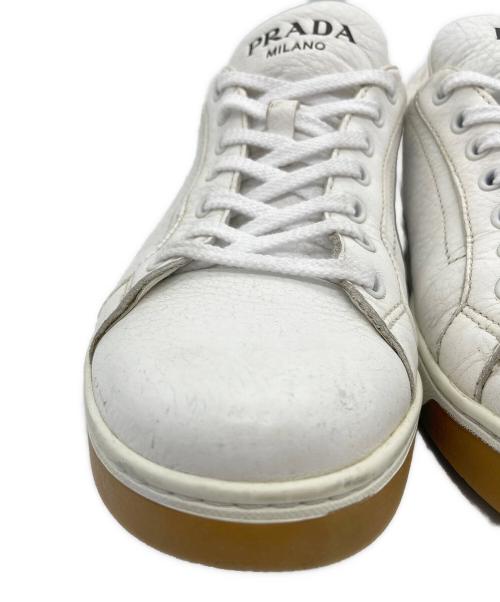PRADA（プラダ）PRADA (プラダ) ローカットスニーカー ホワイト サイズ:6の古着・服飾アイテム